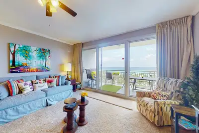 Image de Escapade sur la plage idyllique avec vue sur le golfe et piscine - accès à la plage!