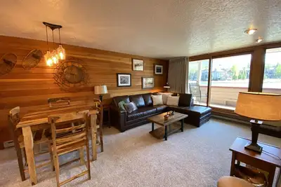Pont privé surdimensionné de 1 bd sur le lac Keystone! Activités d'été au lac