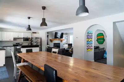 Image de Modern 7 Bed 6. 5 Bath Lodge Under Revelstoke Mountain Resort