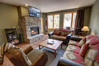Image de Summer @ Keystone! <br>Nous sommes en mode été à Keystone! Notre appartement est bien aménagé pour les cyclistes afin que vous puissiez rouler toute la journée et vous détendre la nuit. <br><br>Le comté de Summit (où se trouve la ville de Keystone) es. .