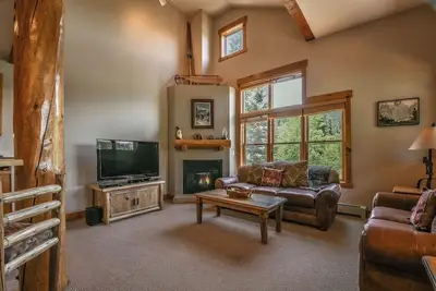 Image de Situé à East Keystone dans le service de navette gratuit, ce townhome de 2 chambres à coucher est la meilleure option pour l'hébergement!