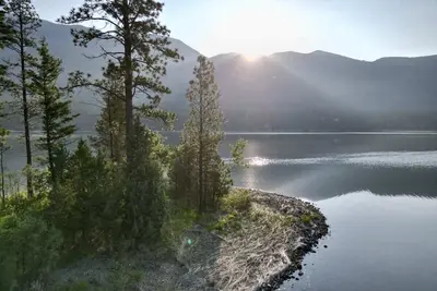 Image de Nouveau, juillet 2019 Disponibilité! Magnifique maison sur le lac Blaine!