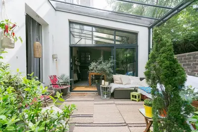 Image de Grande Maison avec piscine-jardin (près du métro et Jeux Olympiques)