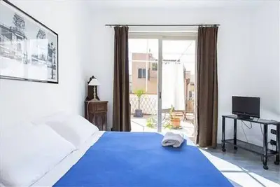 Image de Un jet de pierre de la mer et bien relié au centre historique de Palerme