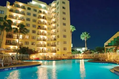 Image de Studio De Resort Nouvellement REmODELE Proche Fl Attractions❤ Great Location