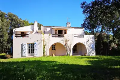 Image de Maison de famille accès direct à la plage.