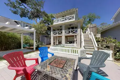 Image de Beach Getaway - Moins de deux pâtés de maisons de la plage