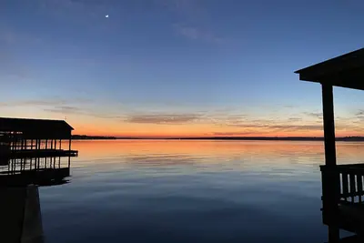 Image de Couchers de soleil sur un magnifique lac.
