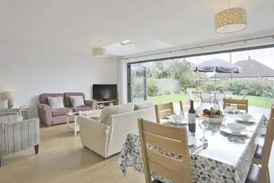 Image de Spindrift - Reydon - Trois Chambres Maison, Couchages 6