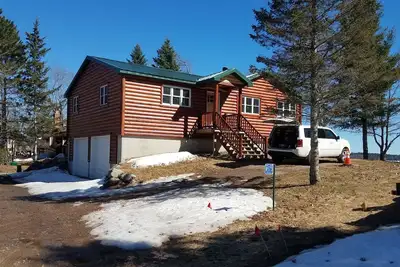 Image de Maison quatre saisons sur Big St. Lac Germain et sentier de motoneige.