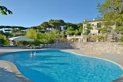 Image de Villa de luxe Daniela tout confort: piscine privée, jardin et spa sur la côte amalfitaine