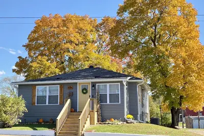 Image de Adorable maison à distance de marche du port de Drake et de la rue principale!