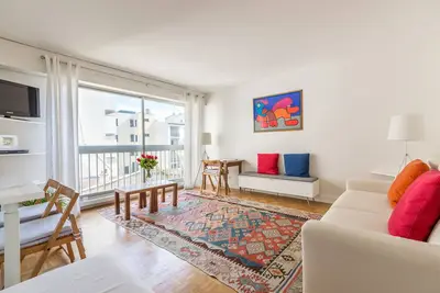 Image de Un appartement 1br léger et spacieux dans le 15ème, à quelques minutes du métro, par Veeve