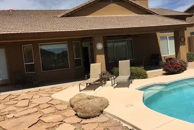 Image de Troon Balancing Rock Superbe 3 chambres, 2 salles de bain w / piscine privée chauffée, une vue magnifique près de tout.