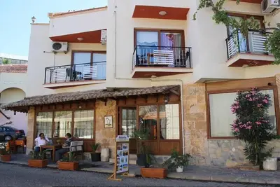 Image de hôtel rebetika situé à secuk près d’éphèse (Triple Bed) 1