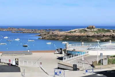 Bel appartement Vue Mer avec Wifi plage du Coz-Pors à Tregastel