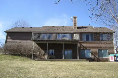 Image de Charmante maison avec table de billard près de la marina