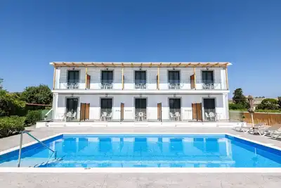 Studio de Luxe avec Vue sur la Piscine
