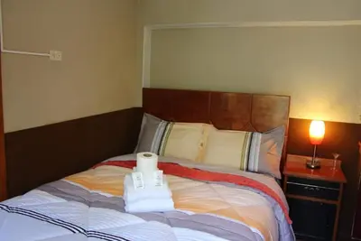 Image de L'auberge familiale est une petite auberge entourée de beaux jardins