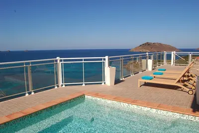 Image de Spacieuse villa privée, piscine chauff��e, salle de fitness et table de billard, cinéma maison, Wifi gratuit, Ac