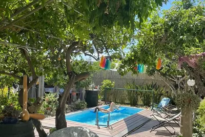 Image de Grande Maison De Vacances En Bord De Mer Avec Jardin PRIVÉ.