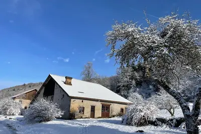 Image de La Hutte, au milieu des bois, non loin des cascades