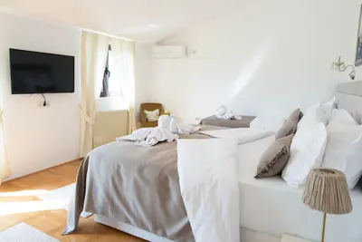 Image de Penthouse avec jacuzzi sur la terrasse