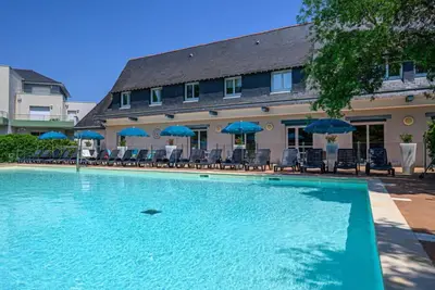 Image de Studio cosy proche du centre-ville et plages | Accès piscine!