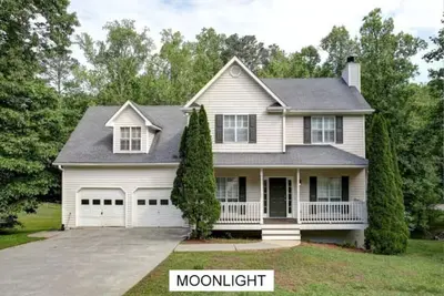 Image de 19 Moonlight Drive · Confort Acworth! Le complexe de baseball de Lakepoint est à 15 km