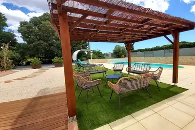 Image de Mas **** pour 12 personnes au cœur d'un domaine viticole avec piscine privée