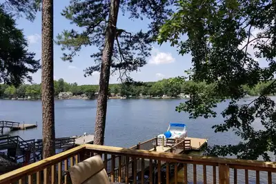 Image de Chalet au bord du lac avec quai