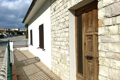 N192 - Numana, new villa with porch