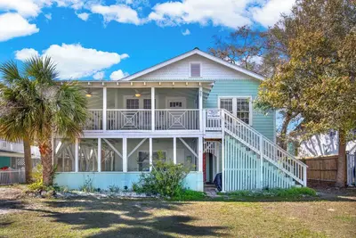 Image de Coup de coeur familial, distance de marche de la plage, au centre de l’île en juin
