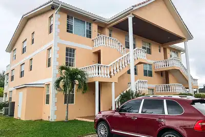 Image de Cozy, condo coloré aux Bahamas
