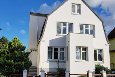 Image de Appartement avec atmosphère dans ancienne maison de capitaine avec jardin, près de la plage