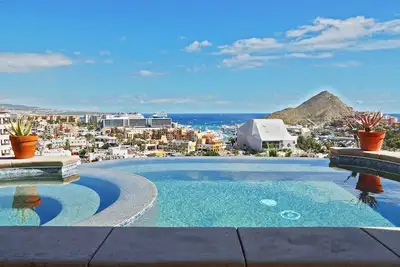 Villa La Sheila, proche à pied du centre-ville, vue imprenable à Pedregal