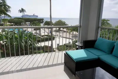 Image de Rénové - Condo Ph moderne et luxueux 7 Mile Beach 2br! Nouveau