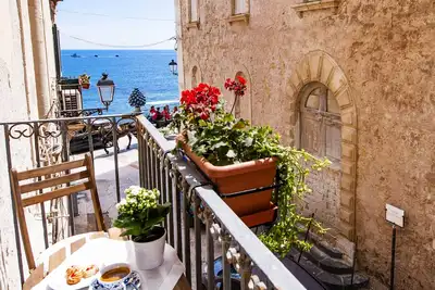 Image de Maxi Loft avec balcon et vue sur la mer - Plage en contrebas de la maison - WiFi