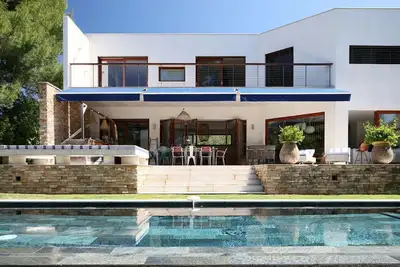 Image de Villa Aiguelongue · Stylish contemporary villa with pool + home cinema