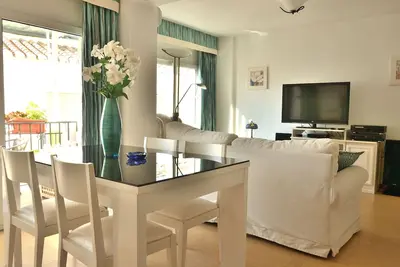 Image de Rénové 2 apartm chambre. w. piscine, à proximité de la plage, des magasins et des restaurants. Wifi