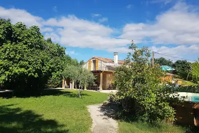 Image de Mas of character in peace