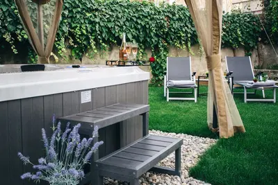 Image de Luxueuse Vila Roko avec jardin et jacuzzi près du centre de Trogir