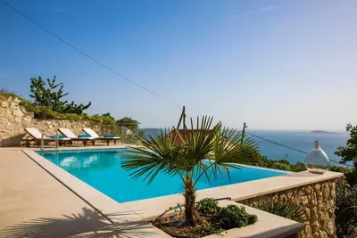 Villa avec piscine chauffée et vue magnifique sur la mer près de Dubrovnik