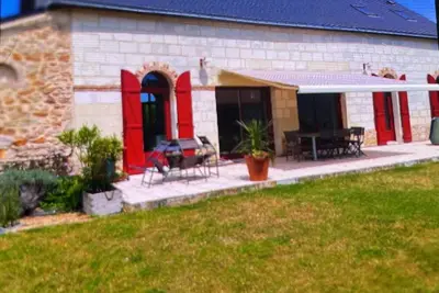 Image de Jolie maison de campagne en pierre de tuffeau, 110m² au sol avec étage