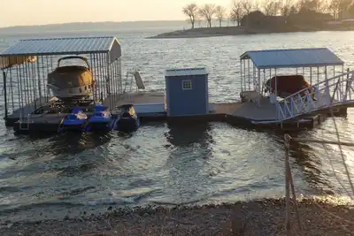 Image de 3 Br, 3 Bath - Lakeview - The Cedar House à Deer Haven - avec quai!