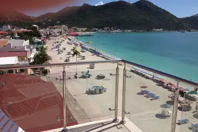 Image de St. Martin. . . Sea Palace Resort sur Front St