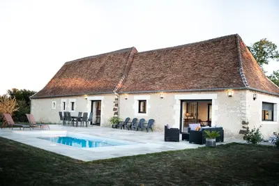Image de Maison en pierre avec piscine privée entre Périgueux et Montignac-Lascaux