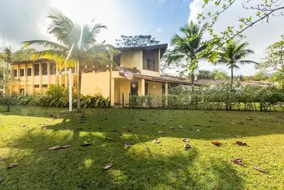 Image de Magnifique maison pied dans le sable