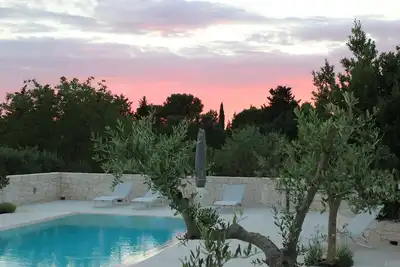 Image de Trulli Avec Piscine À La Campagne De Putignano