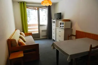 Image de 100m du centre station, vue vallée/pistes de ski, balcon, parking, casier à ski, 18m², Les 7 Laux
